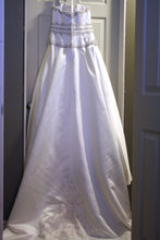 Load image into Gallery viewer, Oleg Cassini &#39;Strapless&#39; - Oleg Cassini - Nearly Newlywed Bridal Boutique - 5
