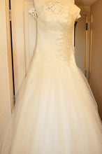 Load image into Gallery viewer, Demetrios &quot;Ilissa&quot; - Demetrios - Nearly Newlywed Bridal Boutique - 1
