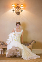 Load image into Gallery viewer, Monique Lhuillier &#39;Aspen&#39; - Monique Lhuillier - Nearly Newlywed Bridal Boutique - 1
