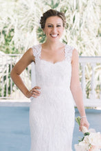 Load image into Gallery viewer, Monique Lhuillier &#39;Charmaine&#39; - Monique Lhuillier - Nearly Newlywed Bridal Boutique - 4
