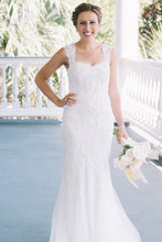 Load image into Gallery viewer, Monique Lhuillier &#39;Charmaine&#39; - Monique Lhuillier - Nearly Newlywed Bridal Boutique - 5
