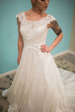 Load image into Gallery viewer, Justin Alexander &#39;Lace&#39; - JUSTIN ALEXANDER - Nearly Newlywed Bridal Boutique - 3
