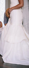 Load image into Gallery viewer, Monique Lhuillier &#39;Madison&#39; - Monique Lhuillier - Nearly Newlywed Bridal Boutique - 3
