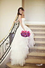 Load image into Gallery viewer, Monique Lhuillier &#39;Rapture&#39; - Monique Lhuillier - Nearly Newlywed Bridal Boutique - 1
