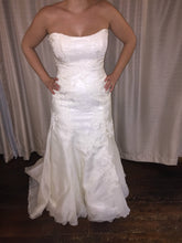 Load image into Gallery viewer, Marisa &#39;737&#39; size 12 sample wedding dress front view on bride
