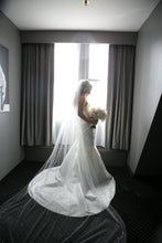 Load image into Gallery viewer, Amsale &#39;Nouvelle&#39; - Amsale - Nearly Newlywed Bridal Boutique - 2
