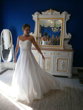 Load image into Gallery viewer, Lea Ann Belter &#39;Blake&#39; - Lea Ann Belter - Nearly Newlywed Bridal Boutique - 4
