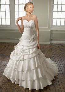 Mori Lee '1654' size 6 new wedding dress front view on model
