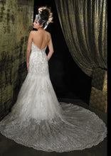 Load image into Gallery viewer, Allure Bridals &#39;8488&#39; size 6 used wedding dress back view on model

