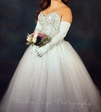 Load image into Gallery viewer, Mori Lee &#39;Madeline Garnder&#39; size 8 used wedding dress side view on bride
