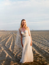Load image into Gallery viewer, Monique Lhuillier &#39;Cheyenne&#39; - Monique Lhuillier - Nearly Newlywed Bridal Boutique - 1
