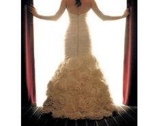 Load image into Gallery viewer, Paloma Blanca &#39;Trumpet&#39; - Paloma Blanca - Nearly Newlywed Bridal Boutique - 1
