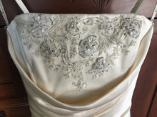 Load image into Gallery viewer, Yolanda &#39;Irene&#39; size 8 used wedding dress front view of bodice
