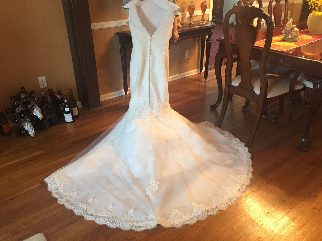 Paloma Blanca '4451' size 10 new wedding dress back view on hanger