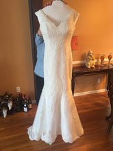 Load image into Gallery viewer, Paloma Blanca &#39;4451&#39; size 10 new wedding dress front view on hanger
