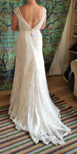 Load image into Gallery viewer, David&#39;s Bridal &#39;Petite Beaded&#39;
