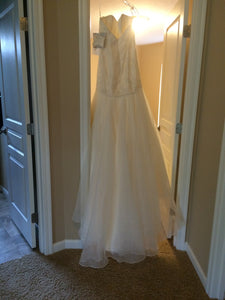 Hayley Paige 'Jazmine' size 4 new wedding dress back view on hanger