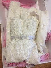 Load image into Gallery viewer, Saison Blanche &#39;3106&#39; size 0 used wedding dress view of front of dress
