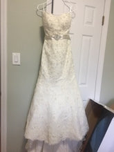 Load image into Gallery viewer, Saison Blanche &#39;3106&#39; size 0 used wedding dress front view on hanger
