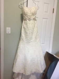 Saison Blanche '3106' size 0 used wedding dress front view on hanger