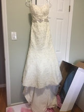 Load image into Gallery viewer, Saison Blanche &#39;3106&#39; size 0 used wedding dress front view on hanger
