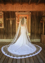 Load image into Gallery viewer, Joey Galon Atelier &#39;Kylee&#39; size 6 used wedding dress back view on bride
