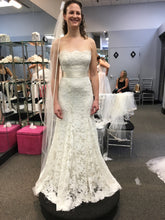 Load image into Gallery viewer, Monique Lhuillier &#39;Monet&#39; - Monique Lhuillier - Nearly Newlywed Bridal Boutique - 2

