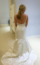 Load image into Gallery viewer, Stephen Yearick &#39;14027&#39; - Stephen Yearick - Nearly Newlywed Bridal Boutique - 5
