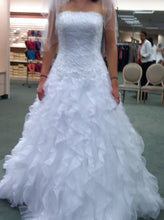 Load image into Gallery viewer, Monique luo - David&#39;s Bridal - Nearly Newlywed Bridal Boutique - 3

