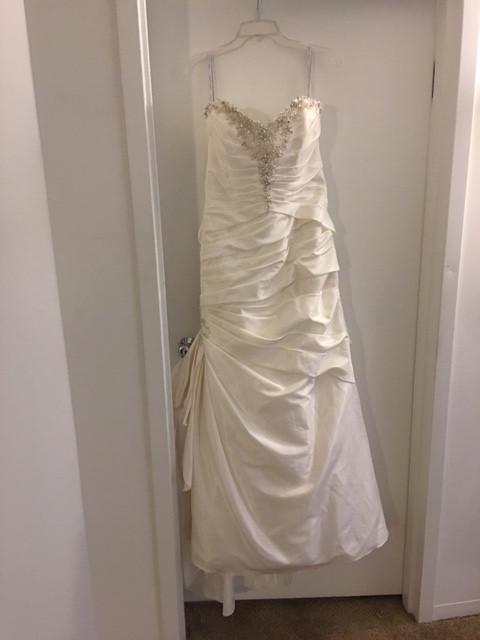 Alfred Angelo '2402'