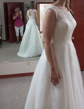 Load image into Gallery viewer, Custom &#39;Ivory&#39; - Custom - Nearly Newlywed Bridal Boutique - 3
