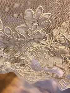 Watters 'Pasadena' size 4 used wedding dress close up of lace