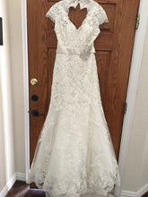 Load image into Gallery viewer, Allure Bridals &#39;9064&#39; - Allure Bridals - Nearly Newlywed Bridal Boutique - 5
