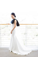 Load image into Gallery viewer, Vera Wang &#39;Micaela&#39; size 0 used wedding dress side view on bride
