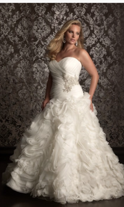 Allure Bridals 'Sweetheart' size 18 used wedding dress front view on model