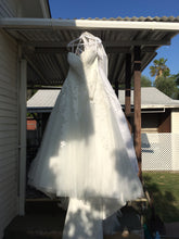 Load image into Gallery viewer, Pronovias &#39;Gelyd&#39; - Pronovias - Nearly Newlywed Bridal Boutique - 1
