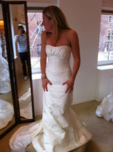 Load image into Gallery viewer, Carolina Herrera &#39;Dream Gown&#39; - Carolina Herrera - Nearly Newlywed Bridal Boutique - 1
