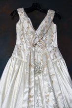 Load image into Gallery viewer, St. Pucchi &#39;9142&#39; - St Pucchi - Nearly Newlywed Bridal Boutique - 3
