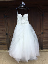 Load image into Gallery viewer, Stella York &#39;Strapless&#39; - Stella york - Nearly Newlywed Bridal Boutique - 1
