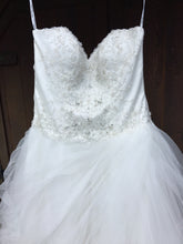 Load image into Gallery viewer, Stella York &#39;Strapless&#39; - Stella york - Nearly Newlywed Bridal Boutique - 2
