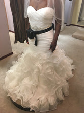 Load image into Gallery viewer, Allure &#39;8966&#39; - Allure - Nearly Newlywed Bridal Boutique - 1
