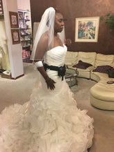 Load image into Gallery viewer, Allure &#39;8966&#39; - Allure - Nearly Newlywed Bridal Boutique - 2
