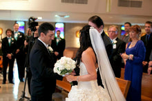 Load image into Gallery viewer, Watters &#39;Taffeta&#39; size 4 used wedding dress side view on bride
