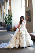 Load image into Gallery viewer, Watters &#39;Taffeta&#39; size 4 used wedding dress front view on bride
