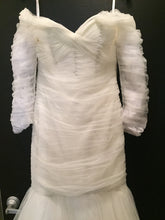 Load image into Gallery viewer, Monique Lhuillier &#39;Addie&#39; - Monique Lhuillier - Nearly Newlywed Bridal Boutique - 4

