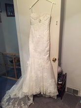 Load image into Gallery viewer, Ivory, Beaded, NWT, Size 6 - Elizabeth Ann - Nearly Newlywed Bridal Boutique - 1
