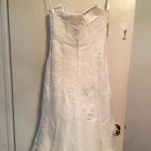Ivory, Beaded, NWT, Size 6 - Elizabeth Ann - Nearly Newlywed Bridal Boutique - 4