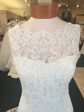 Load image into Gallery viewer, Allure Bridals &#39;8956&#39; - Allure Bridals - Nearly Newlywed Bridal Boutique - 3
