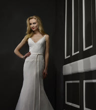 Load image into Gallery viewer, Birnbaum and Bullock &#39;Trisha&#39; - Birnbaum and bullock - Nearly Newlywed Bridal Boutique - 1
