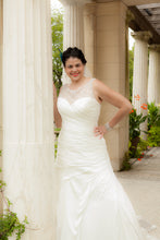 Load image into Gallery viewer, Justin Alexander &#39;LIllian West 6312&#39; - JUSTIN ALEXANDER - Nearly Newlywed Bridal Boutique - 2
